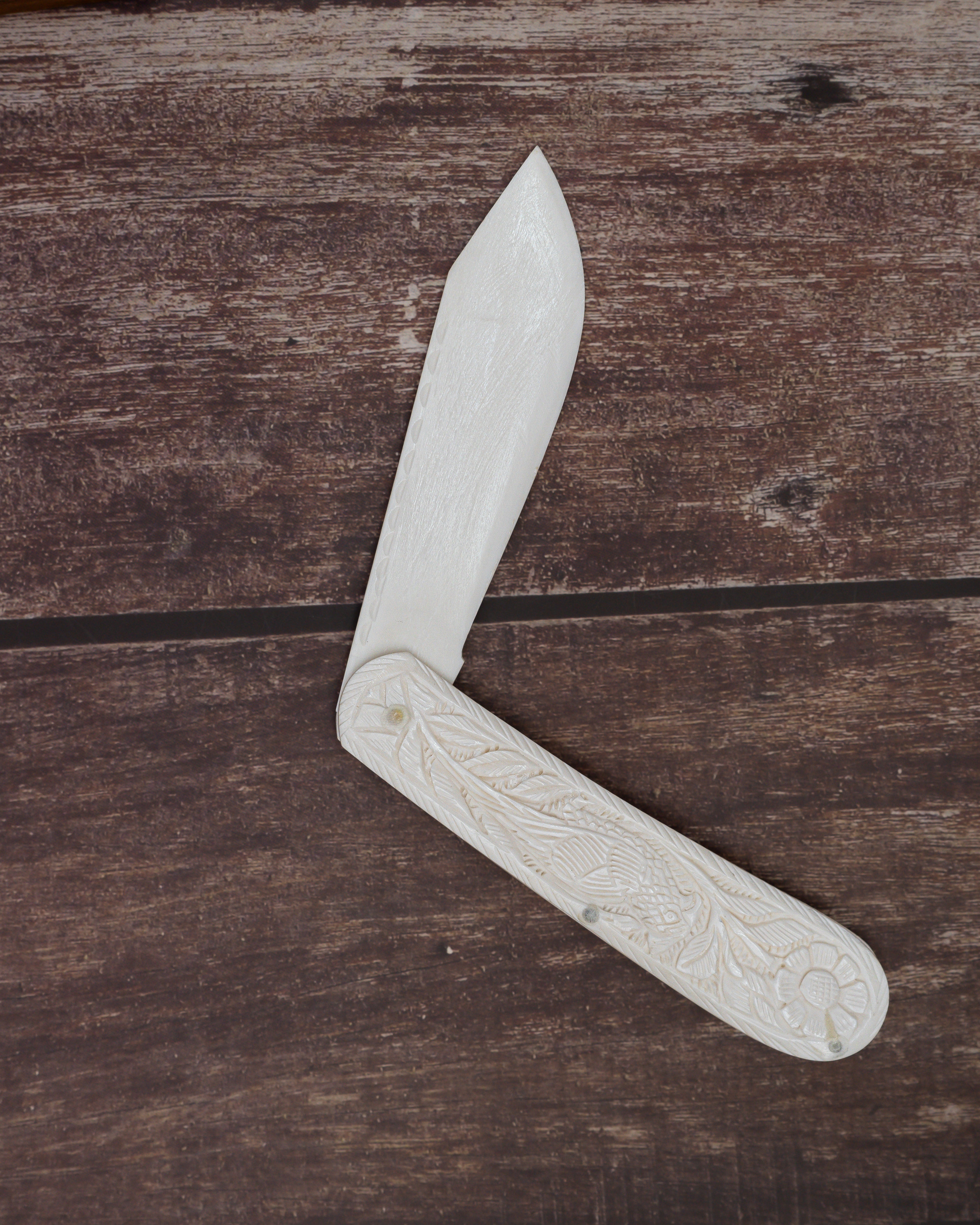 Floral Designed Bone Pocket Fruit Knife