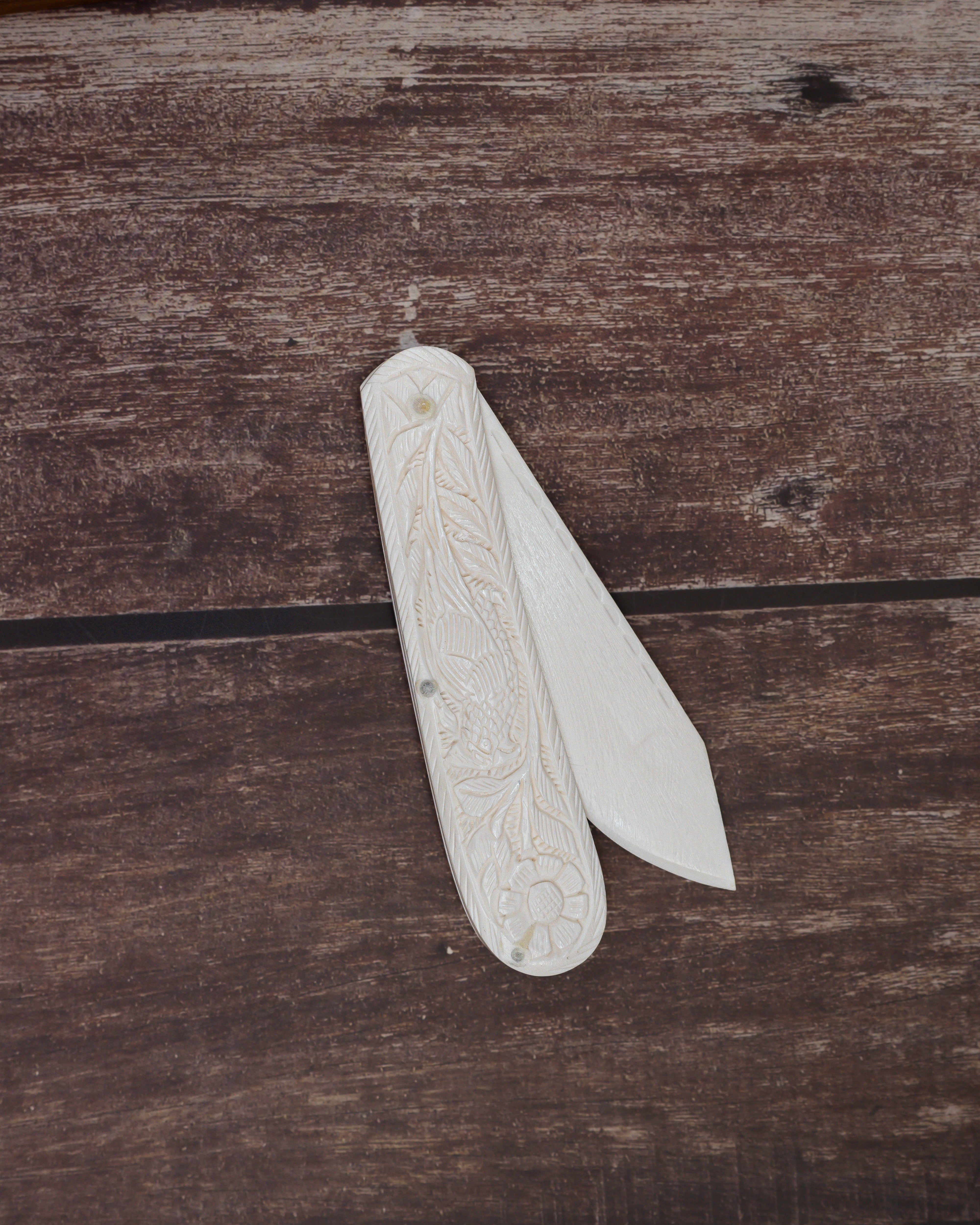 Floral Designed Bone Pocket Fruit Knife