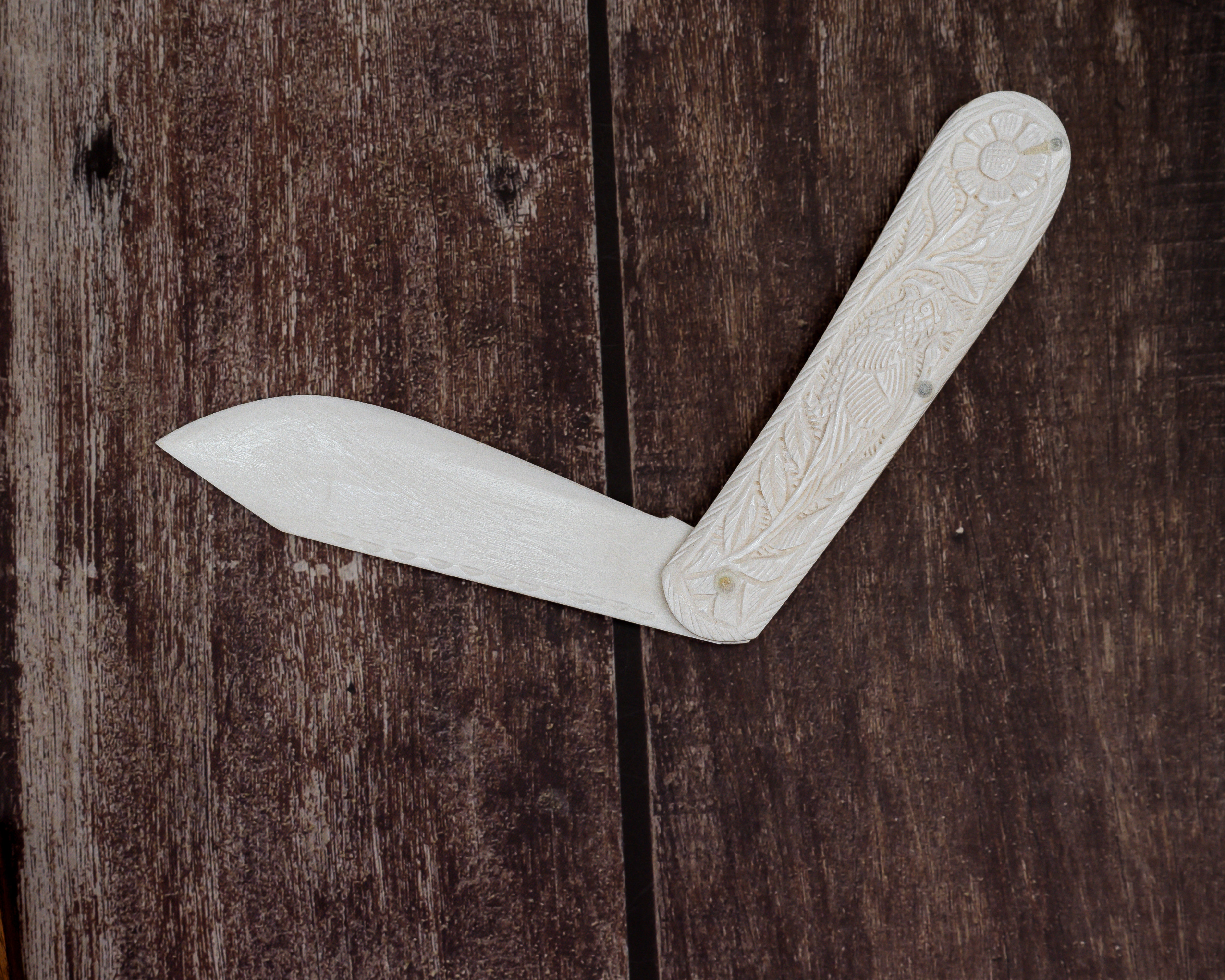 Floral Designed Bone Pocket Fruit Knife