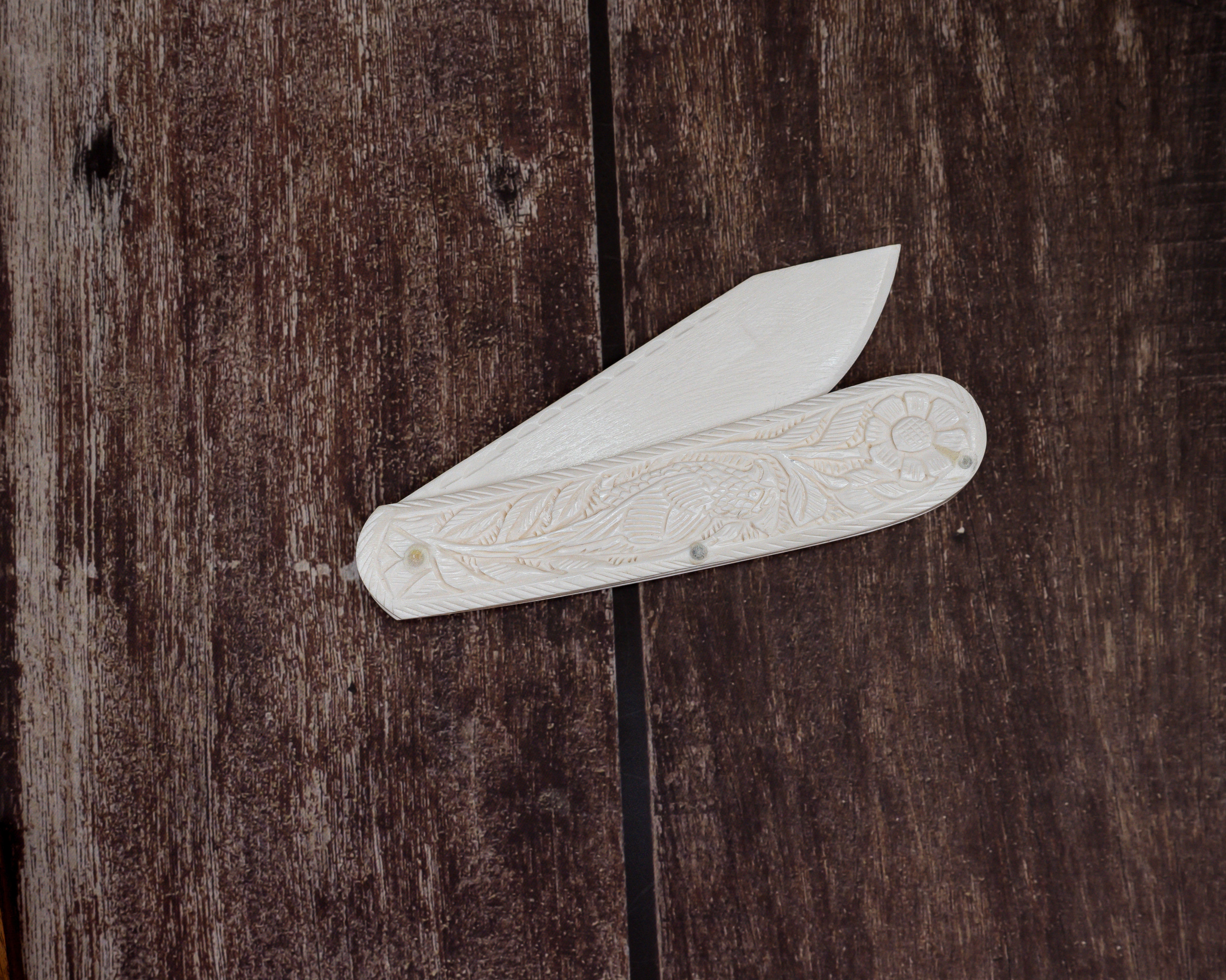 Floral Designed Bone Pocket Fruit Knife