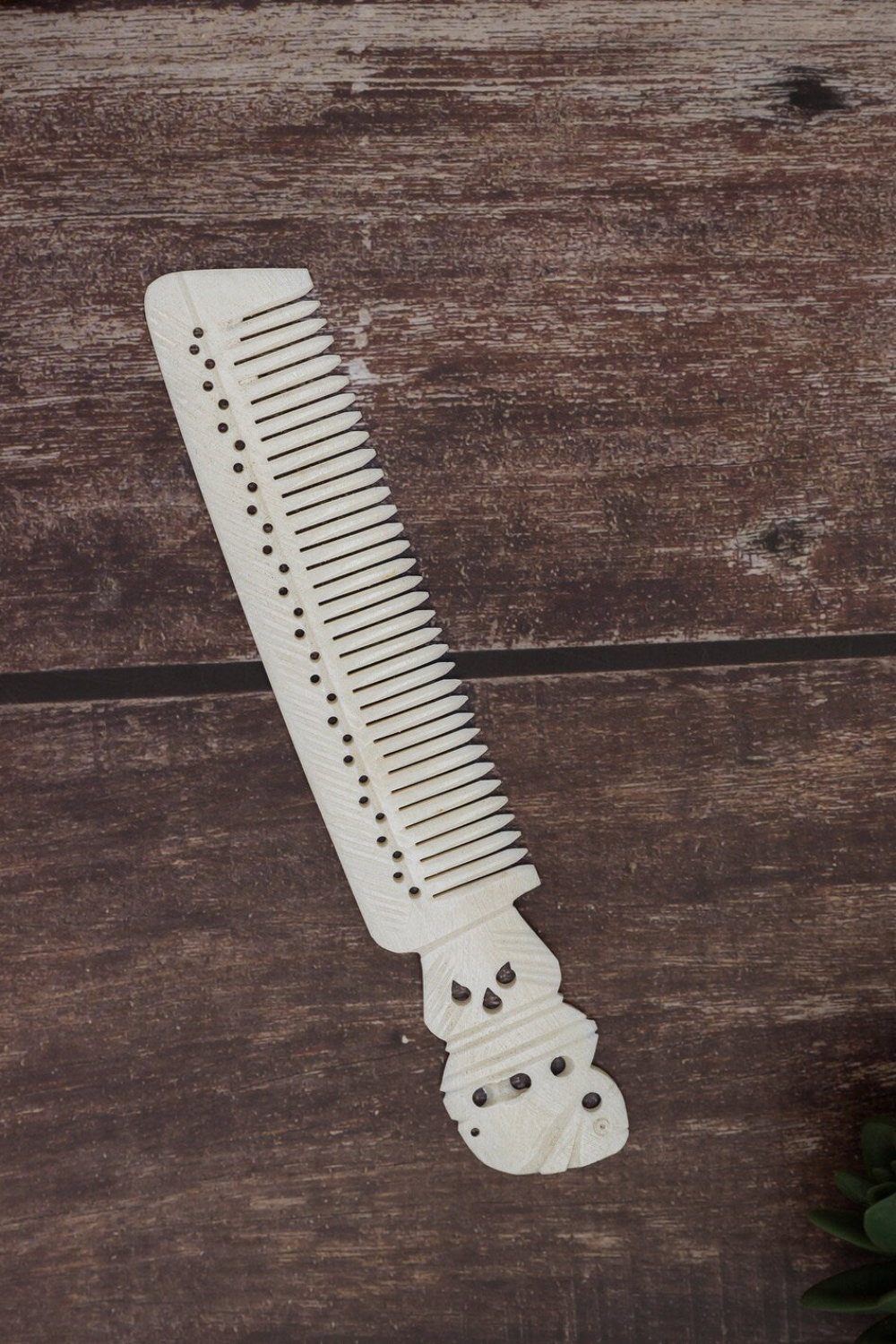 Carved Elegance Bone Comb