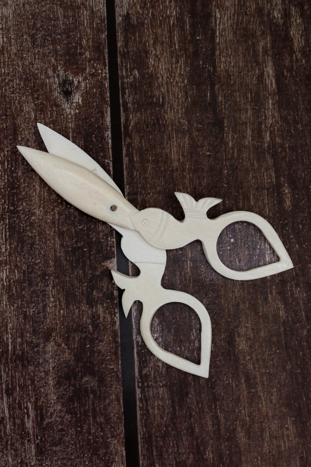 White Bone Scissor Fish Art Carving