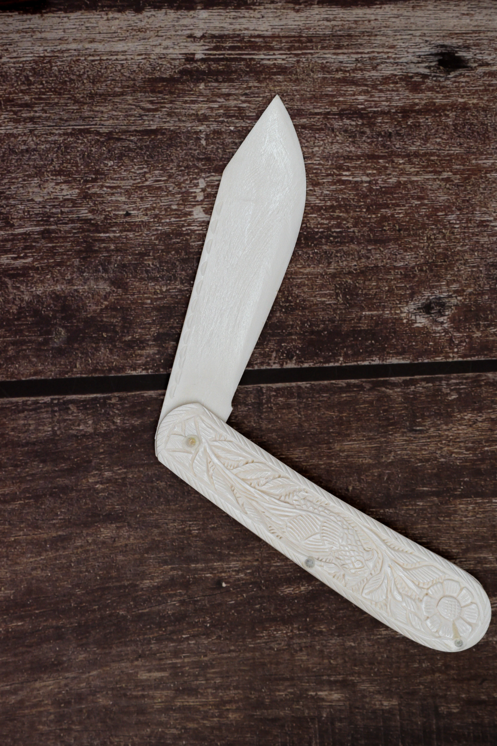 Floral Designed Bone Pocket Fruit Knife