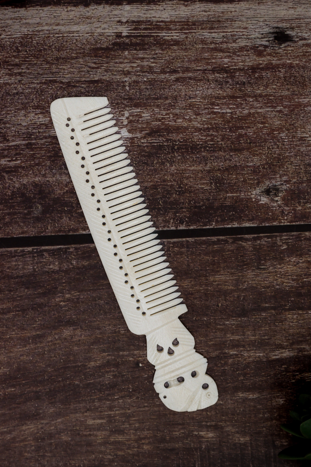 Carved Elegance Bone Comb