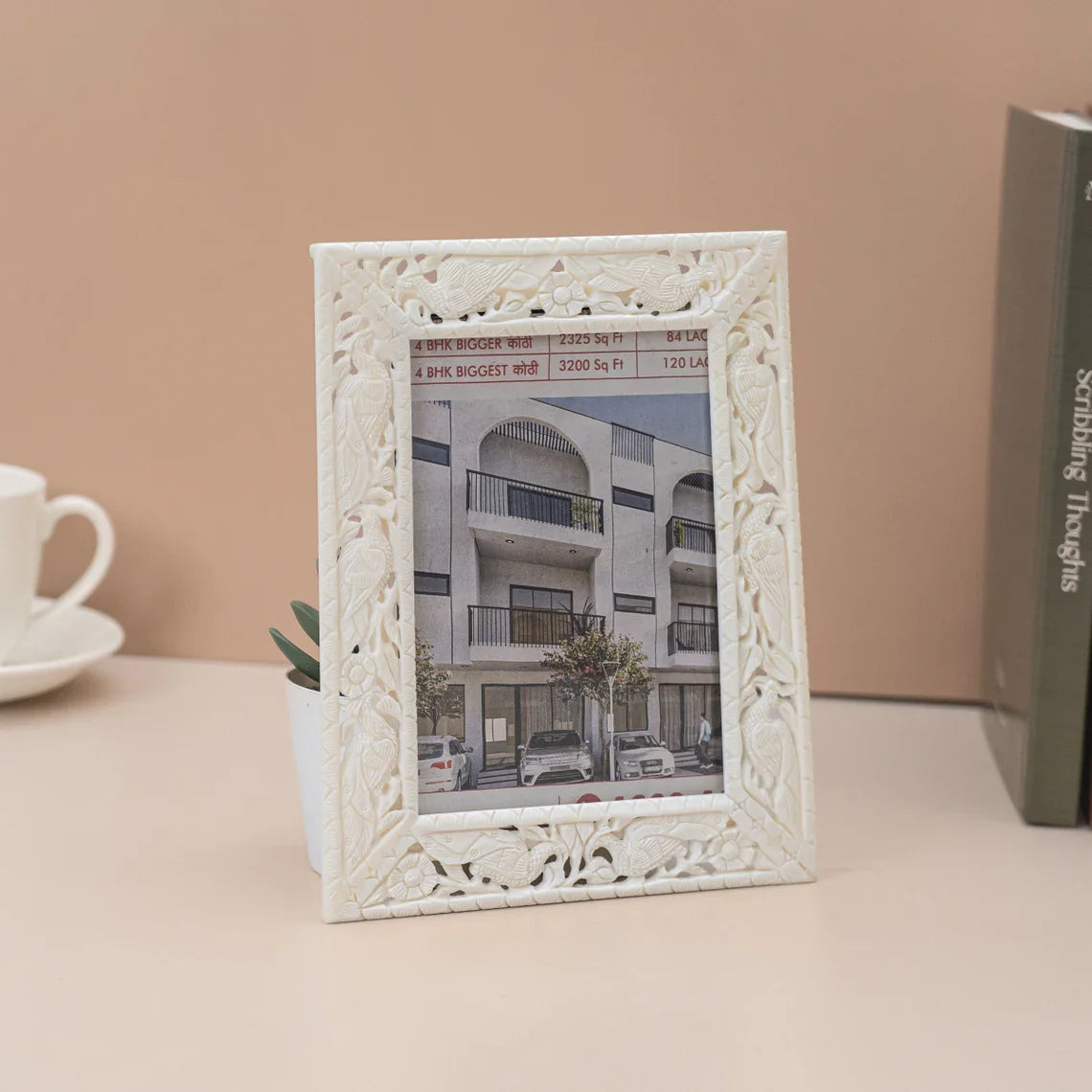 Elegance Bone Photo Frame displaying a beautiful family portrait.